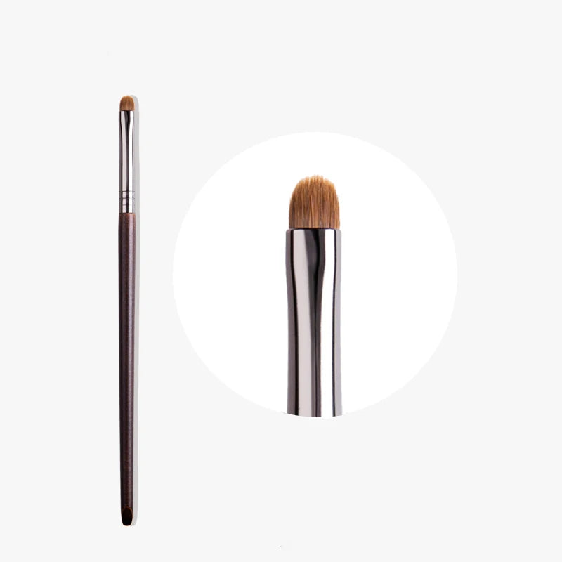 Natural Goat Hair Eyeshadow Brush – Blending & Crease Tool (1pc)