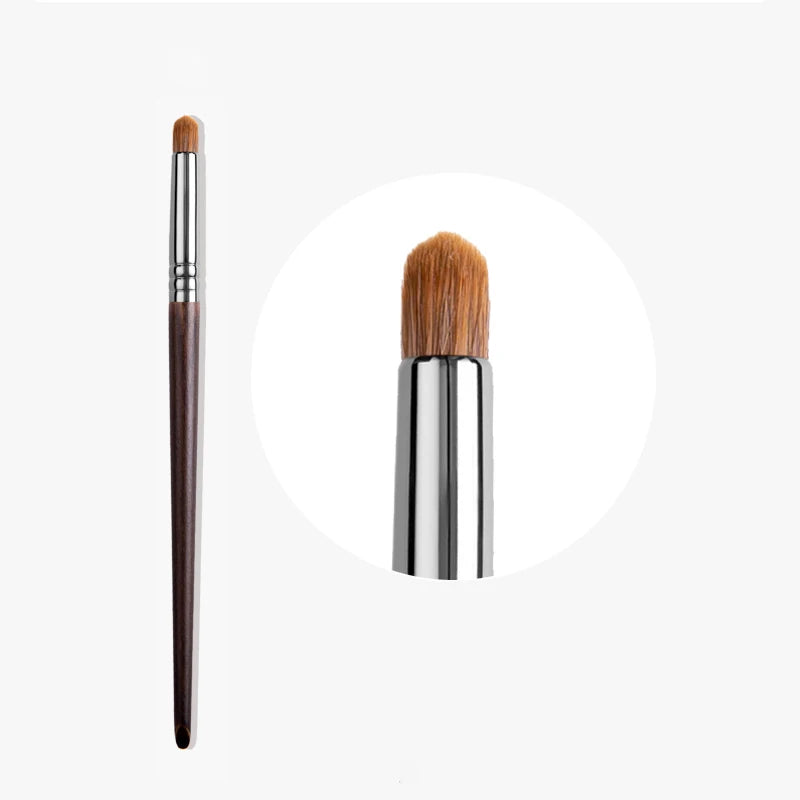 Natural Goat Hair Eyeshadow Brush – Blending & Crease Tool (1pc)