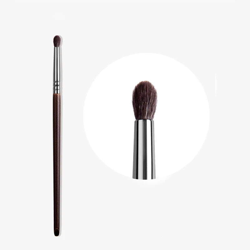 Natural Goat Hair Eyeshadow Brush – Blending & Crease Tool (1pc)