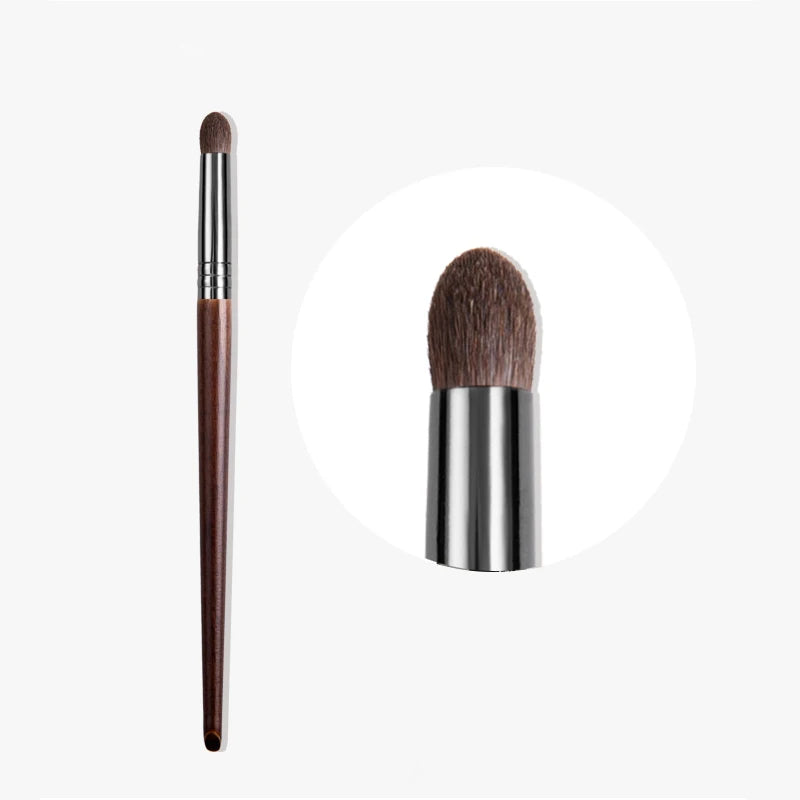 Natural Goat Hair Eyeshadow Brush – Blending & Crease Tool (1pc)