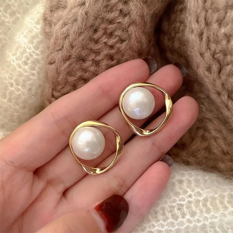 Pearl Heart & Round Stud Earrings – Elegant Imitation Pearl Jewelry